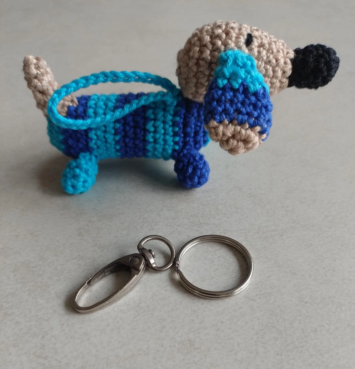 Pingente de chaveiro feito à mão de dachshund azul crochê – photo 4